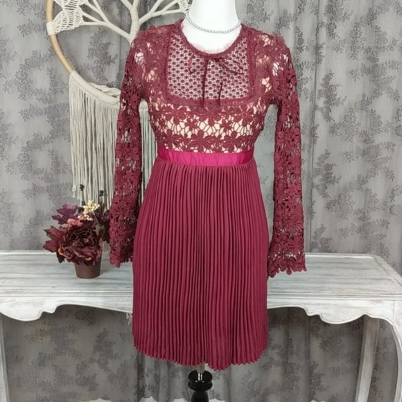 Romeo and Juliet Couture berry pleated lace dress - Picture 2 of 16